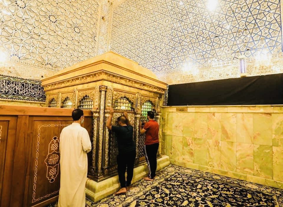 syedalimizaj's tweet photo. Mosque of Kufa covered in black to mourn the Martyrdom of Muslim Bin Aqeel (a) !! 🖤🏴 https://t.co/UkHjbZJrWh