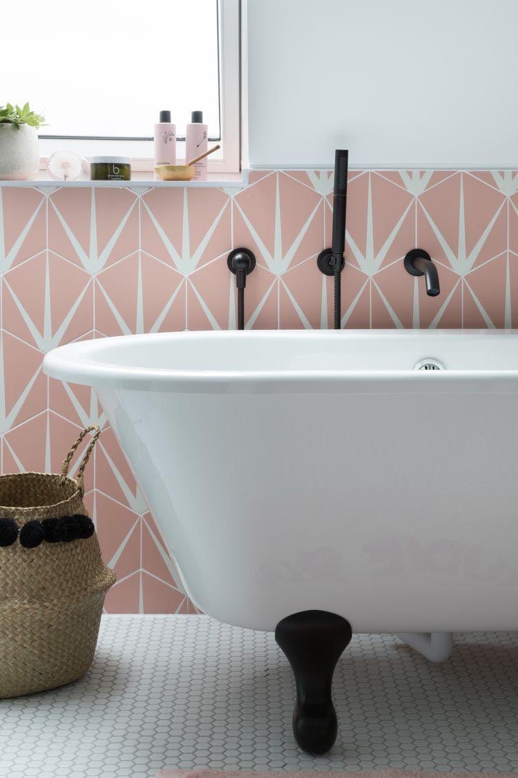 FreelandsTiles's tweet photo. Looking for an exciting way to transform a space? These Ca Pietra hexagonal Lilly pad tiles have been a huge hit with home owners and designers ✨ why not come down to our showroom today and look at our in store collection! 👟👁 #FreelandsTiles #sevenoakstiles #capietratiles https://t.co/WlwbTTneDb