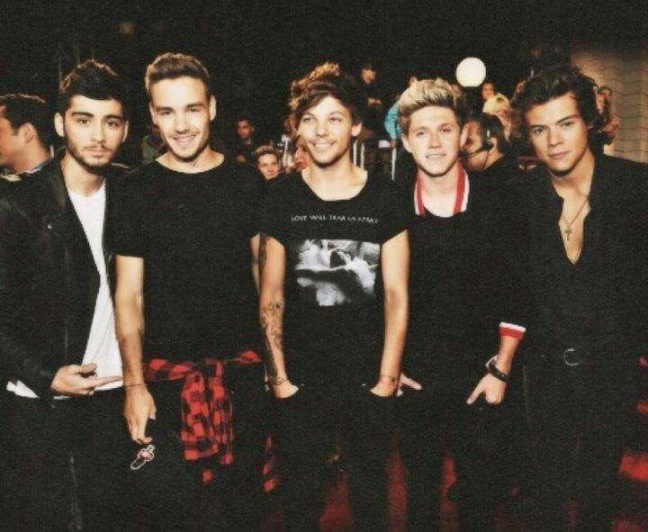 slxwhvnds's tweet photo. #letourboysbefree #letourboysbefree #letourboysbefree #letourboysbefree #letourboysbefree #letourboysbefree #letourboysbefree #10YearsOfOneDiretion #10YearsOfOneDiretion #tenyearsof1D https://t.co/ikWlIHtSsq