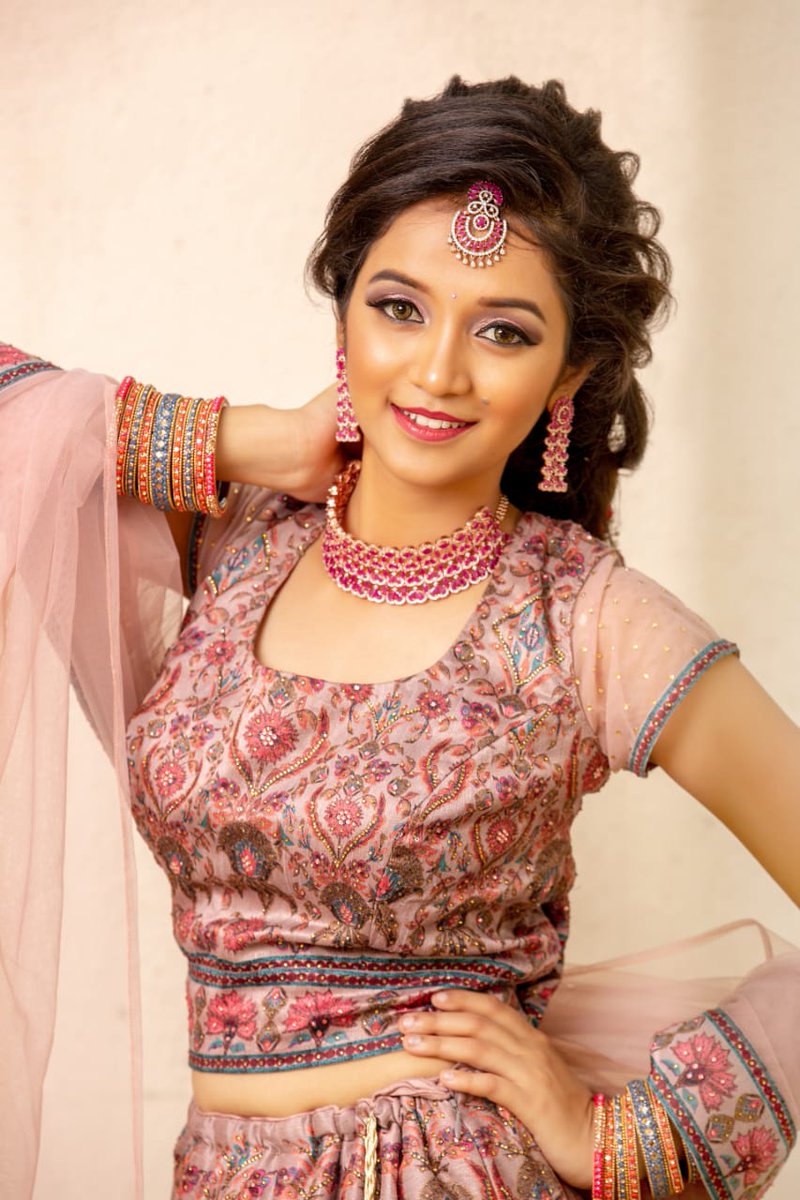 TodayTalkies's tweet photo. @VjThara latest stills
. @vjthara to make her debut in Kollywood soon
#Thara #ThankYouModi 
Gallery: https://t.co/siduony0Oq https://t.co/mx4XMRLY5b
