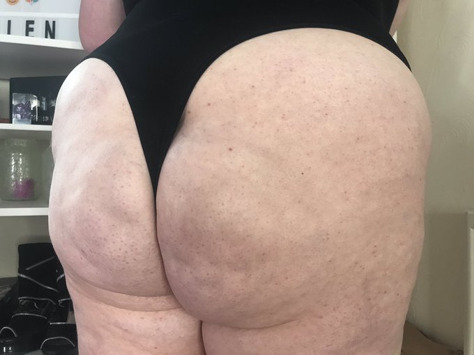 Happy hump day!   RT if you love BBW bottoms https://t.co/1mQnr2jpsy<a href="/tag/acceptancematters"class="tags"><span>#acceptancematters</span></a>