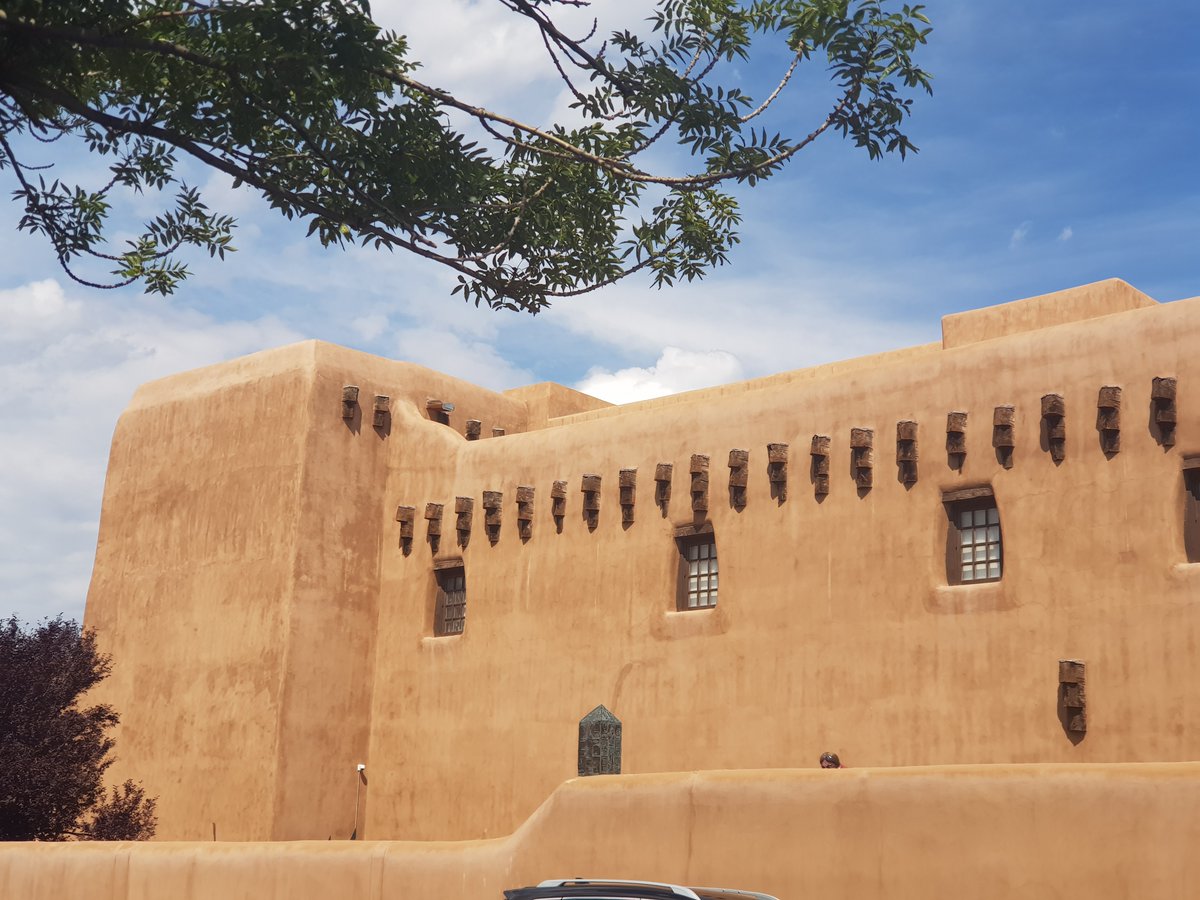 19/07/29A day spent exploring downtown Santa Fe. Including the beautiful Georgia O'Keeffe museum.  #MLB  #DiamondsOnCanvas  #AndyBrown