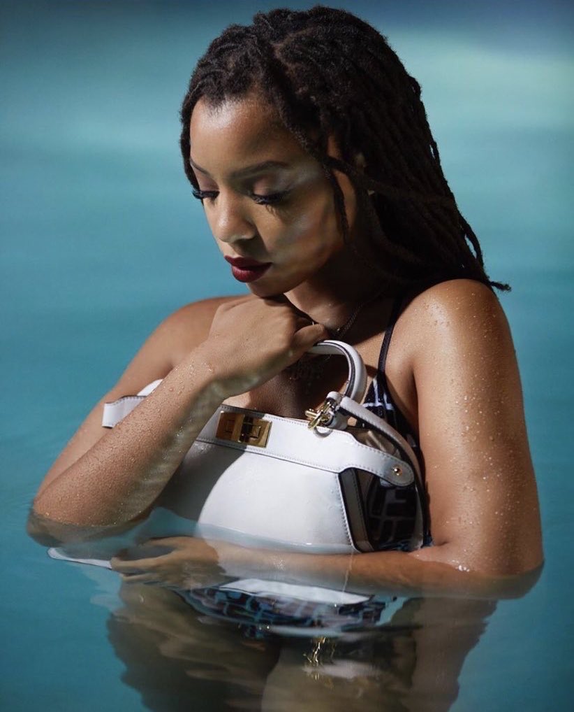 HauteHoopla_'s tweet photo. #ChloeXHalle for #FENDI 🌞 https://t.co/sqvRNqIzUp