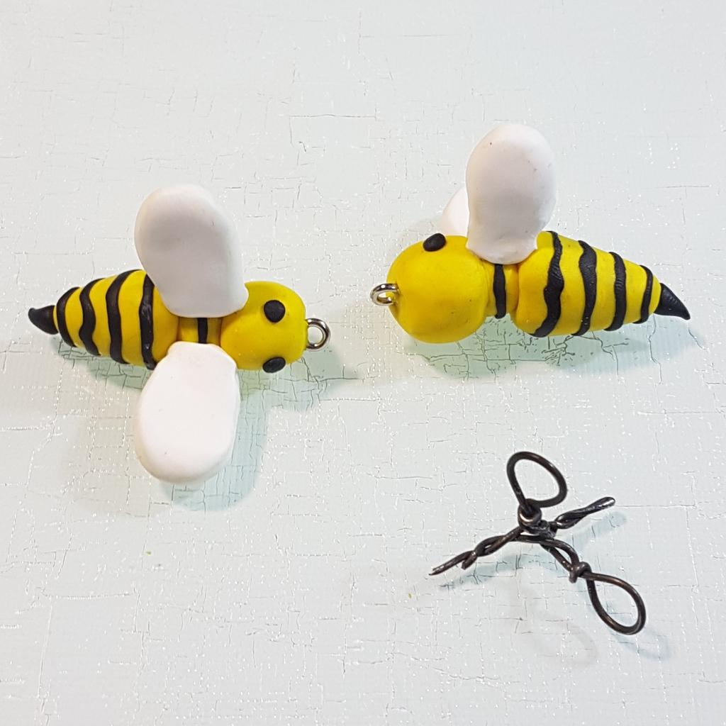 On tonight's live stream (5pm BST 9am PST 12 EST) I'll be making a bee charm from Polymer Clay.

YouTube
youtube.com/channel/UC5Pd9…

Twitch
twitch.tv/carlyscreative…

#polymerclay #fimo #livestream #twitch #youtube #bee #bumblebee #beecharm #polymerclaybee #beePendant #handmade