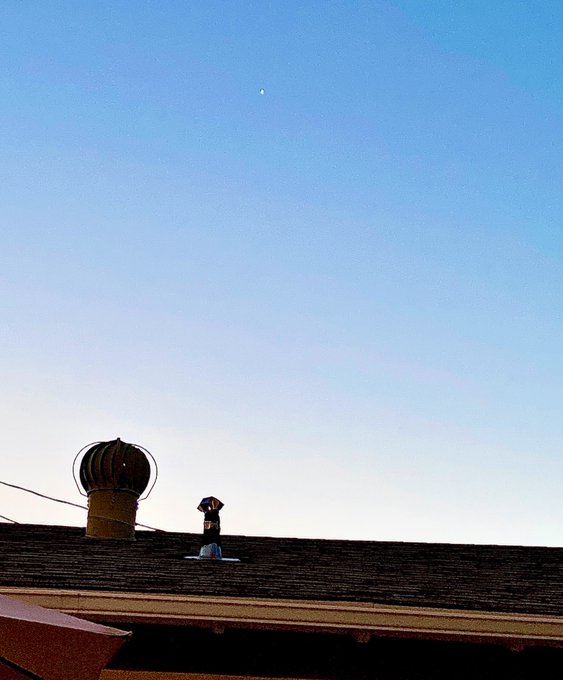 GOOD MORNING TEAMCYRUSXXX🌄☀️🥱😳🛸👽🤩  It&rsquo;s 6am here in California and I WAKE UP TO FIND A VISTOR ABOVE MY🏡<a href="/tag/teamcyrusxxx"class="tags"><span>#teamcyrusxxx</span></a><a href="/tag/gothcroft"class="tags"><span>#gothcroft</span></a>