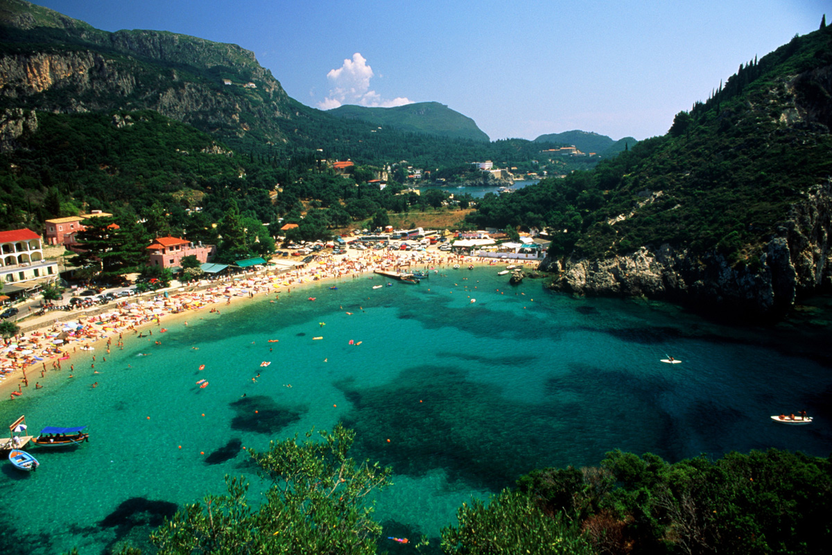 DailyMirror's tweet image. Greece announce new face mask rules after flare-up of coronavirus infections mirror.co.uk/travel/news/gr…