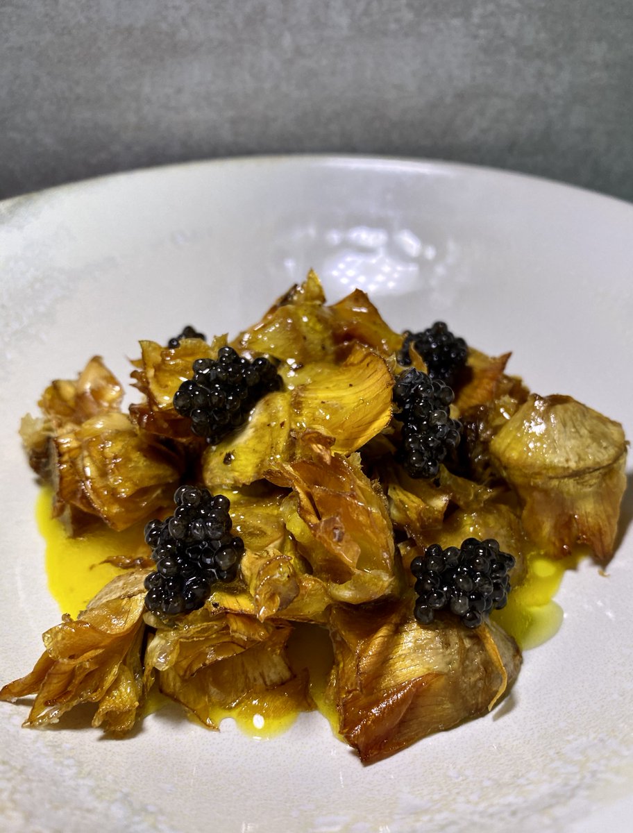 Colmado Singular (@colmadosingular) on Twitter photo ¡Nueva receta! Alcachofas fritas, yema de huevo y caviar.
Vas a lamer el plato…
Link a videoreceta: youtu.be/gpCJ3h9iuBk
Ideal para combinar con el mega pack de Colmado & <a href="/XimenezSpinola/">XIMÉNEZ-SPÍNOLA</a>.
#ColmadoandFriends #RecetasFaciles #XimenezSpinola ¡Nueva receta! Alcachofas fritas, yema de huevo y caviar.
Vas a lamer el plato…
Link a videoreceta: youtu.be/gpCJ3h9iuBk
Ideal para combinar con el mega pack de Colmado & <a href="/XimenezSpinola/">XIMÉNEZ-SPÍNOLA</a>.
#ColmadoandFriends #RecetasFaciles #XimenezSpinola