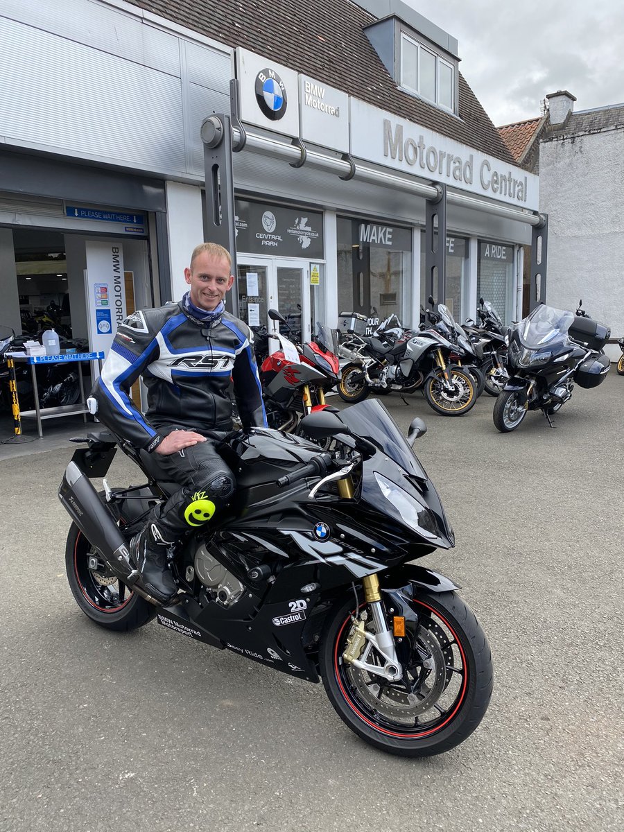 mrlewismcewan's tweet photo. New bike day!
#bmw #motorrad #s1000rr #bmwrr #sportsbikes #superbike #bmws1000rr #akrapovicexhaust #sportbikeclub #throttleworld #europeanbikers #bikerlife #bikersofinstagram #sportbikeaddicts #rideconnected #motorcyclemafia #throttlesociety #universalbikers #bikerguyz #ride https://t.co/aAeHN16jm2