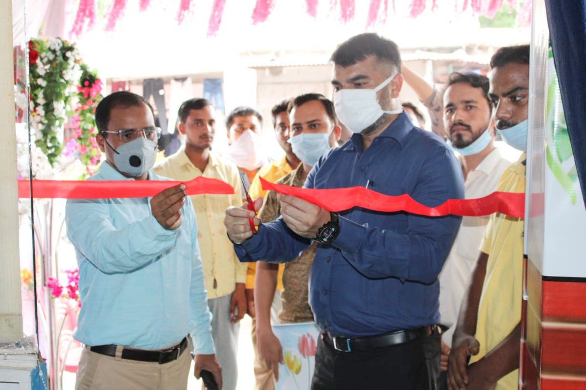 ActiveWelfare's tweet photo. सोसायटी द्वारा शुरू नि:शुल्क मास्क बैंक
#Covid19_Relief_Support
#Inauguration_Ceremony
#BDO_Atiranjan_Singh
#EO_Sunil_Kumar_Singh
#Mask_Bank https://t.co/JlmiaJy27m