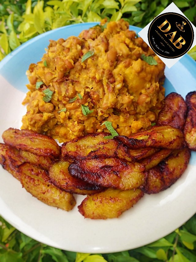 Uwak007's tweet photo. #LunchInspo, #Beans, #FriedPlantain, #Scentleaf, #Yummmmmmmmmy๐๐๐๐๐๐Over 2.5, Dubai! https://t.co/kndwu8WtH9