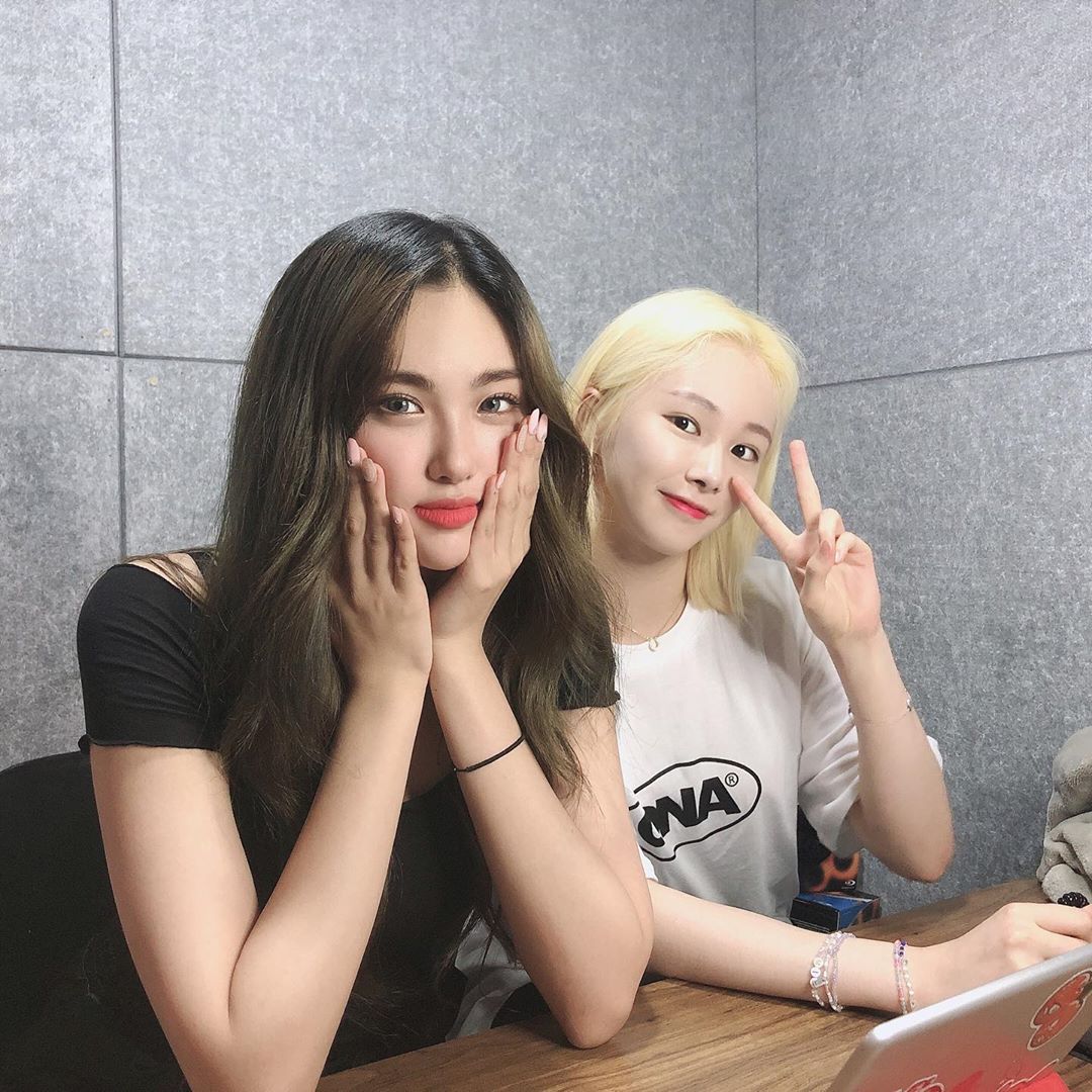 EverglowPoland's tweet photo. [TŁUMACZENIA]
Aktualizacja Instagrama @EVERGLOW_twt
[#ShaMia] ShaMia wrócą wraz z kolejnym deszczowym dniem
Cr. @YOOR1M 
#EVERGLOW https://t.co/oAuzb22RRs
