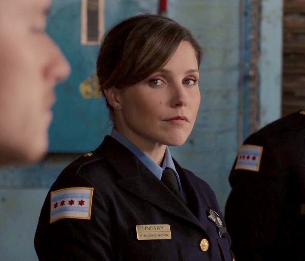 LinsteadBest's tweet image. “The police standing next to you are your family.”