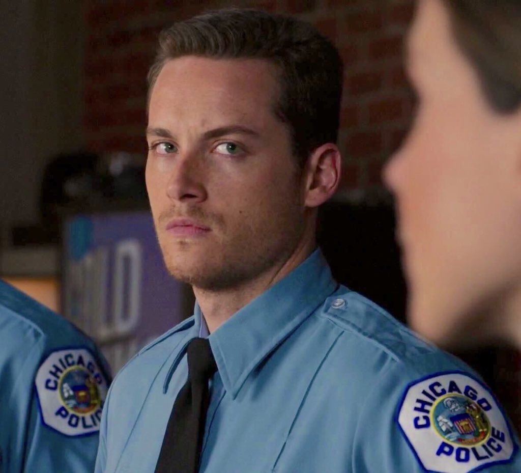 LinsteadBest's tweet image. “The police standing next to you are your family.”