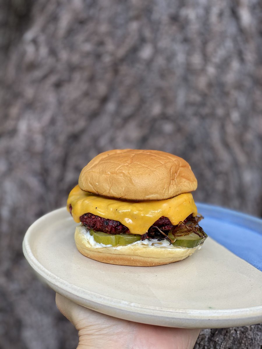 Highly-praised Durham cocktail bar Kingfisher transforms to outdoor burger joint carolinas.eater.com/2020/7/29/2134…