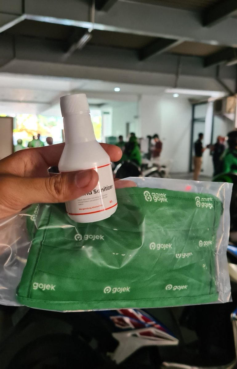 <a href="/imanlagi/">Bukan</a> <a href="/gojekindonesia/">Gojek Indonesia</a> Ini mah oknum yg gak bener.

Masih banyak driver2 lain yg patuh sama protokol kok, gw tiap minggu selalu ke posko aman buat cek suhu, semprot disinfektan, dibagiin hand sanitizer &amp; masker juga. Kalo gak dateng akun Driver dinonaktifkan