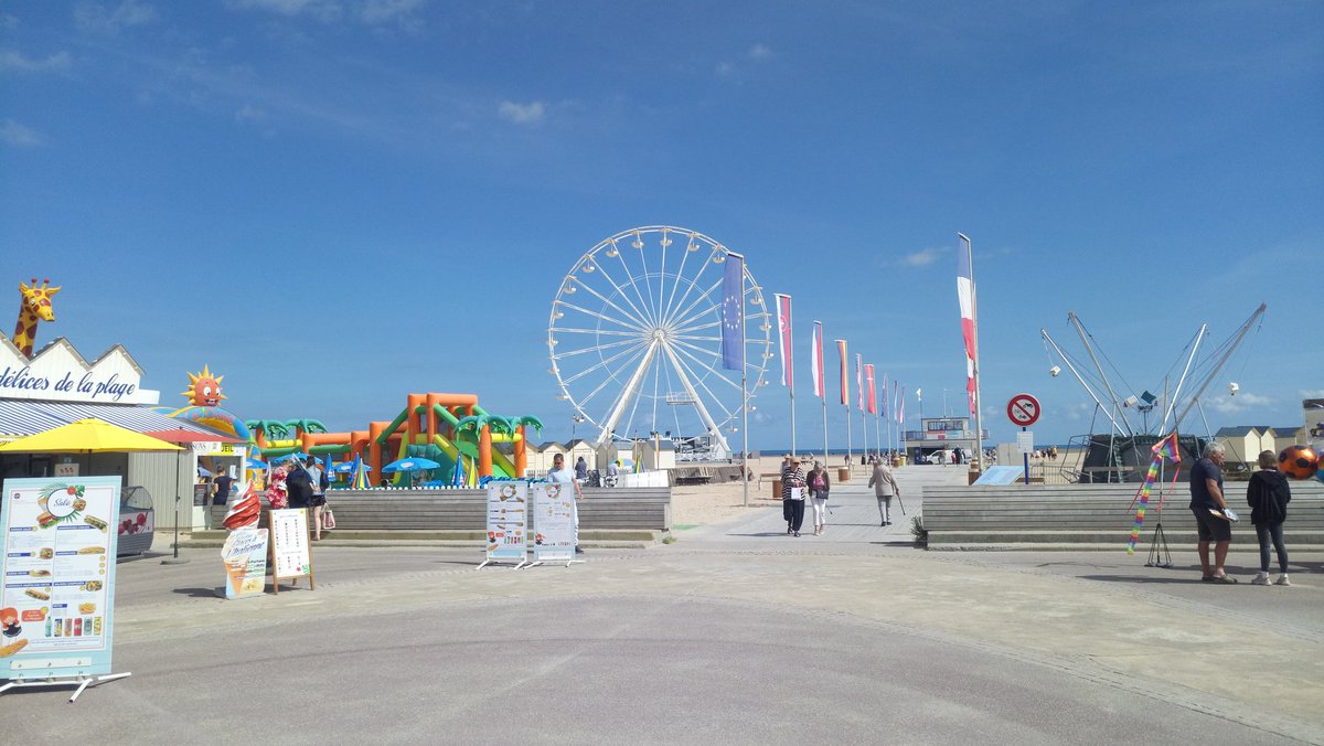 TravelsAndLove's tweet photo. Sur les plages du débarquement !
Visite de la jolie ville de #Ouistrehamen en #Normandie
#FranceMagique #MagnifiqueFrance #EnFranceAussi #PromenadeEnFrance #BaladeSympa #TravelAndLove https://t.co/XacsaSMr4B