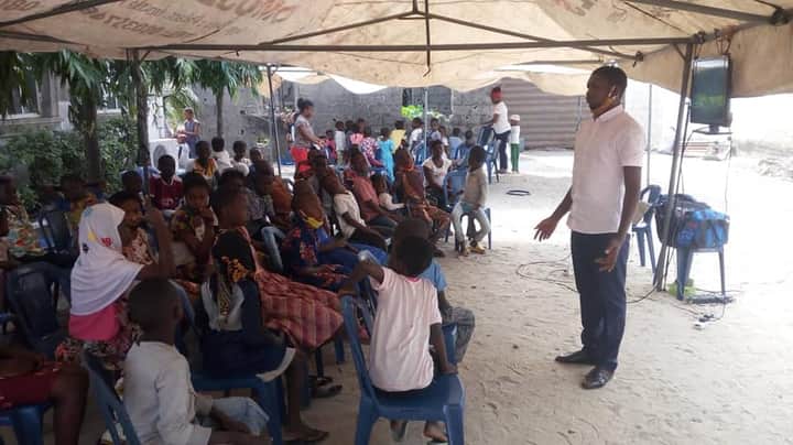 UnusualSchool's tweet photo. SHIBIRI (Ojo)
Day 2
Attendance: 75+
Bridging the learning gap!
#UnusualSchool
#UnusualLearning
#StreetLearning
#StreetSchool
#ReachingTheUnreached https://t.co/NbOIkaedED