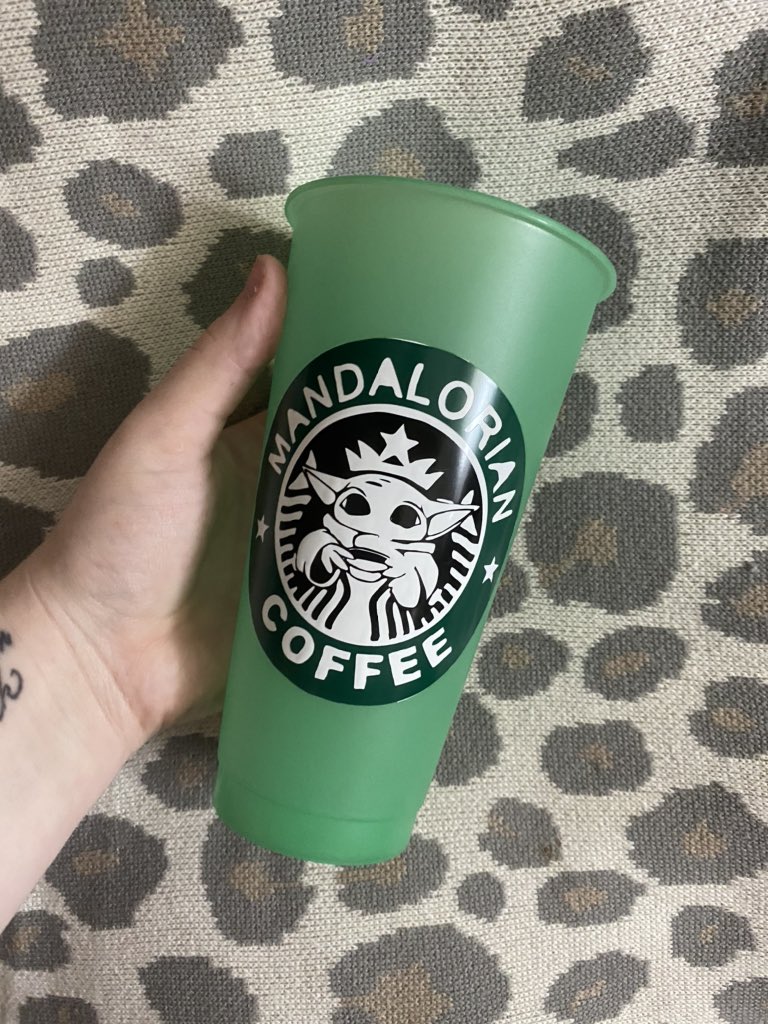 alexaxnicolee_'s tweet photo. i haven’t posted any cups recently, but i have made some fun disney ones and a couple more jonas ones! as always let me know if you guys are interested! i can make just about anything you would like! 
(more on my IG madeyalookco) 
#colorchangingcups #jonasbrothers #disney https://t.co/Zia0t5uSRx