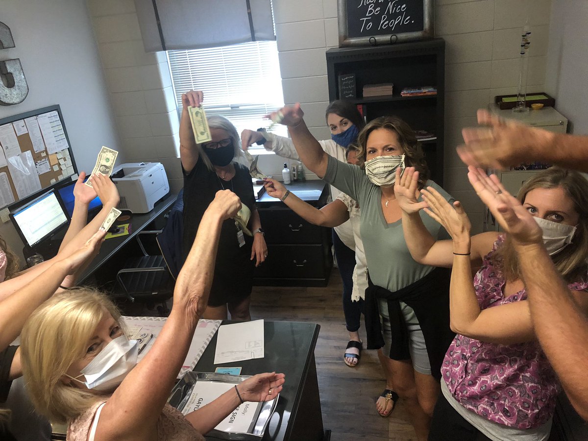 MrBuning's tweet photo. Gayla got the money to make it rain! Team 4! #SFMS2020 https://t.co/4iIYq4lPeW
