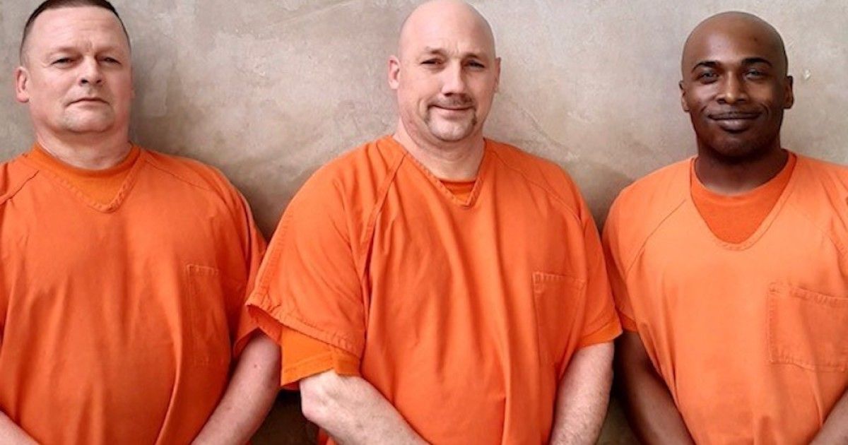 WPTV's tweet photo. Inmates at Georgia jail hailed as heroes for saving deputy's life https://t.co/Sd2598h1D5 https://t.co/aMiOIw33nc