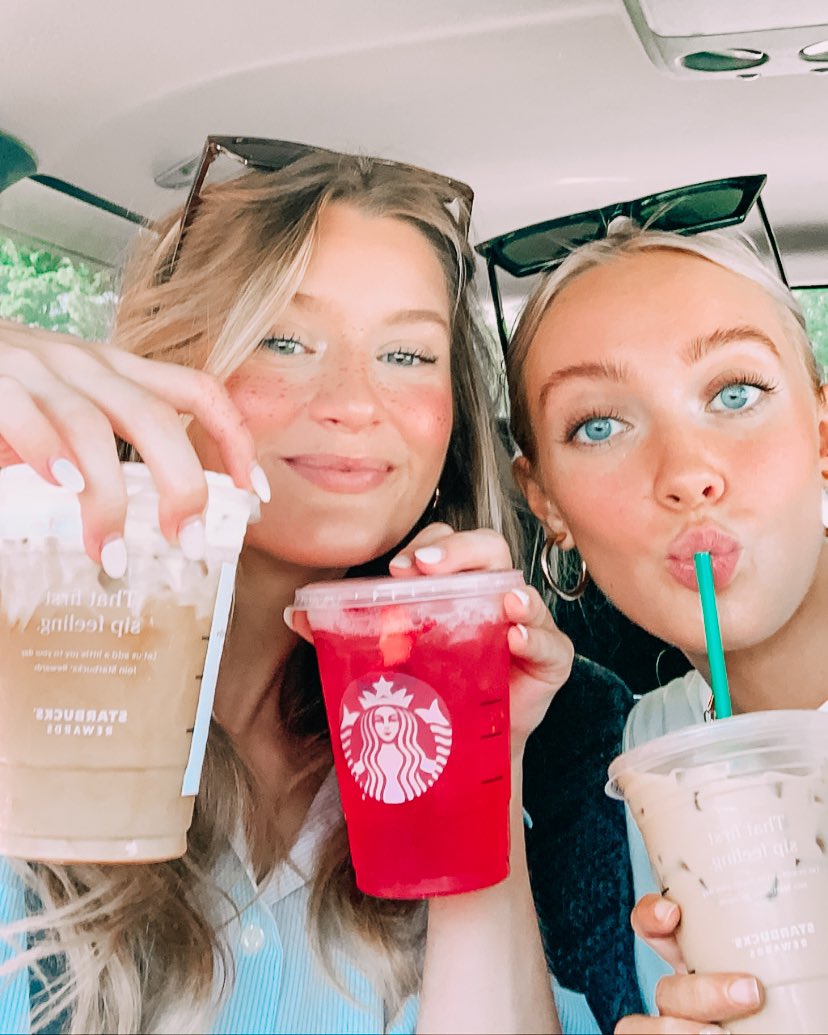 brittmerl's tweet photo. lets start a thread of our favorite starbucks drinks — comment yours, then rt to share with others 🥺🍓☕️✨🤍 https://t.co/6PFnDYDP0t