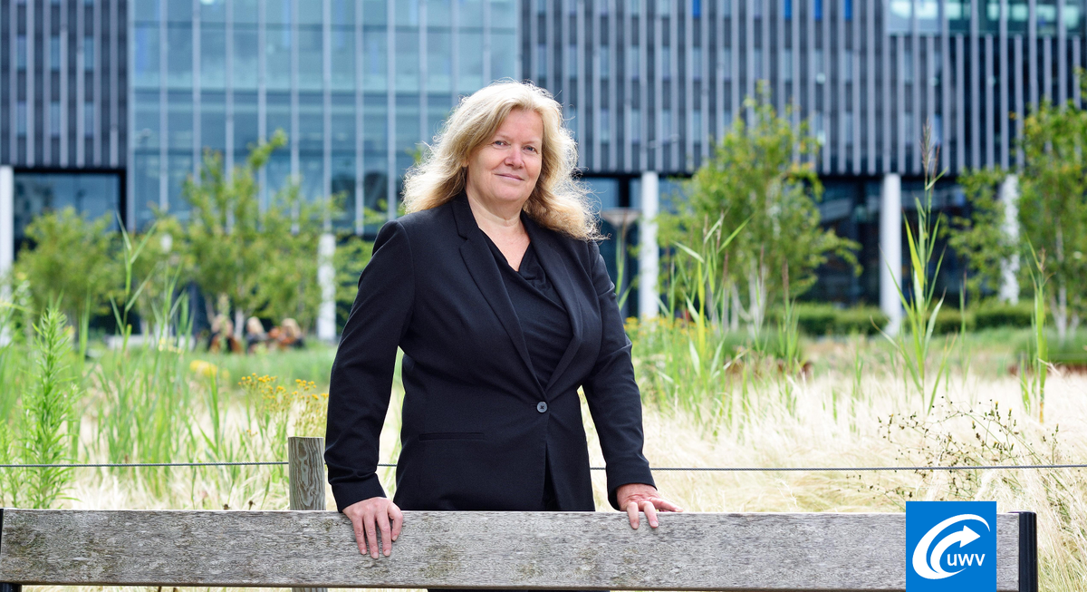 UWVnl's tweet photo. De #coronacrisis heeft de arbeidsmarkt hard geraakt. De behoefte aan goede en actuele arbeidsmarktinformatie is dus groter dan ooit. In UWV Magazine spreekt senior adviseur arbeidsmarktinformatie Mechelien van Aalst over enkele ontwikkelingen: https://t.co/BI1r2dkpgY https://t.co/oLA1bRPuBv