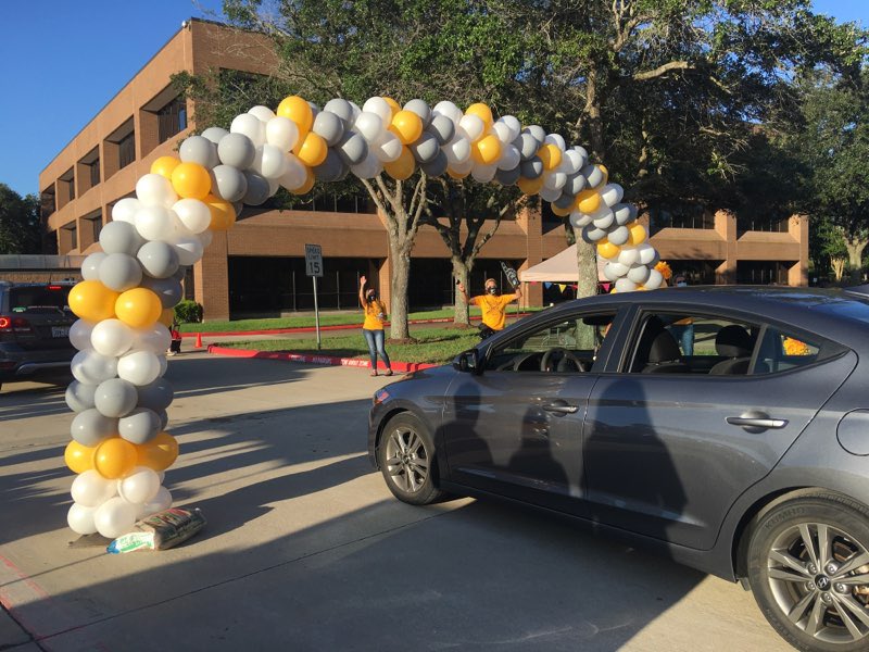 FortBendISD's tweet photo. Happening Now: New Teacher Car Parade! 🚗🚙 https://t.co/9cIHFOdlNr