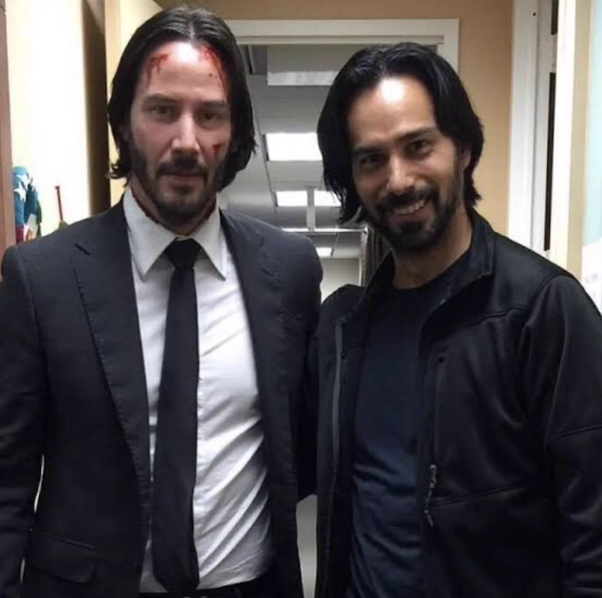 どことなく似ているｗｗ。ハリウッド俳優とスタントマンが仲良く並んだツーショット写真。