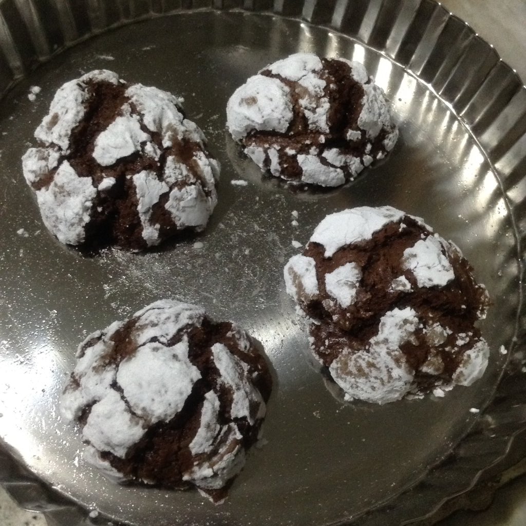 eabrina's tweet image. late to the baking party, but having fun

#dessertsTOdeStress 
#pandemicDiary