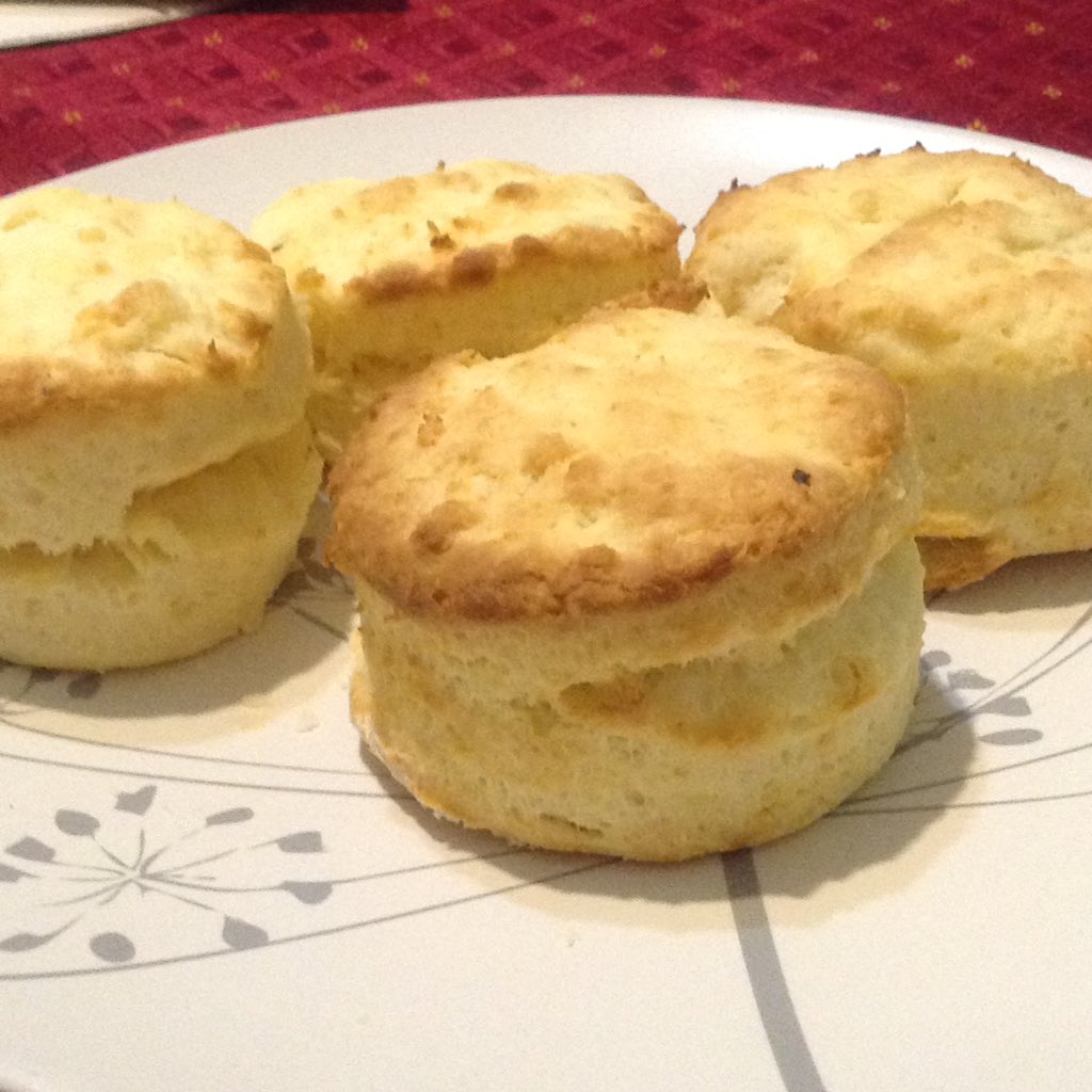 eabrina's tweet image. late to the baking party, but having fun

#dessertsTOdeStress 
#pandemicDiary