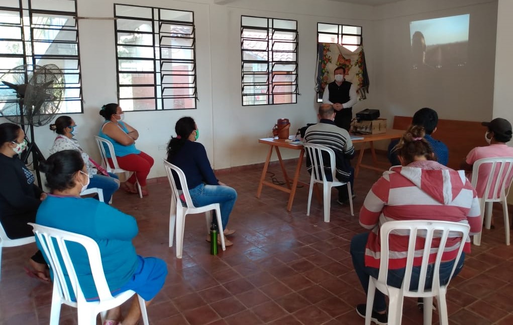 arovia's tweet photo. ✅Con el propósito de priorizar acciones de gestión territorial, el programa #AROVIA, aportó en la revisión del diagnóstico territorial del distrito de Villeta, departamento Central. El mismo fue realizado con referentes comunitarios.

📍Más sobre esto en🔗https://t.co/QnBuWtbUVa https://t.co/f608pMvvAR