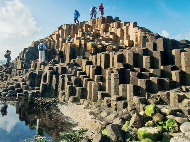 As you can see, these structures are comprised of dozens of hexagonal pillars, all with different heights. These are designed to mimic both the look of natural forming rocks in the real world, coupled with the techno look of Halo. 3/19