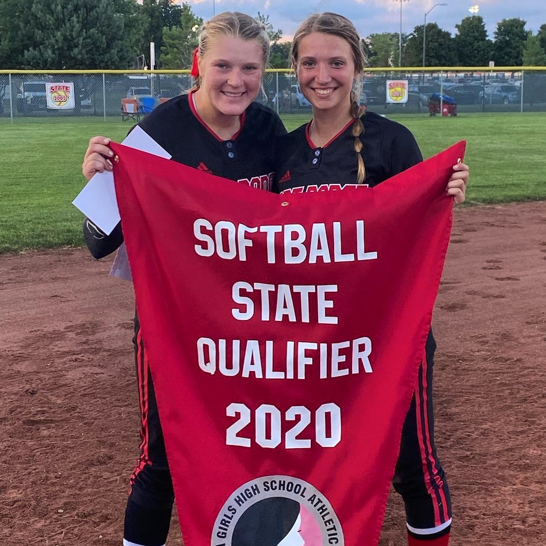 BTFastpitch's tweet photo. Semifinal rounds TODAY at the @ighsau state championships! 5A teams will kick things off today! Jalen, Haley &amp; their @FDSHSoftball team are one of 4 teams left standing 🥳😤💪

Any predictions on who moves on to compete for the 🏆 in all 5 classes? https://t.co/g9uEiVfvFC