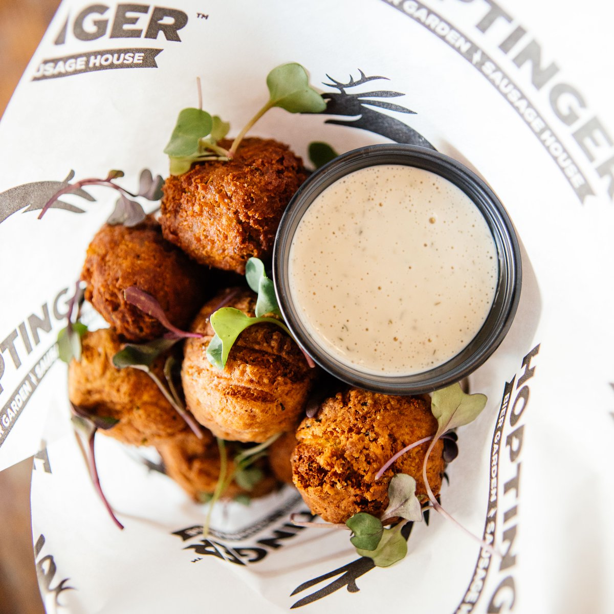 Fa-la-fel you can't find good vegan options? We got ya covered. Find our Falafel Bites on the vegan/vegetarian section of our menu! 🌱
#hoptinger #veganeats