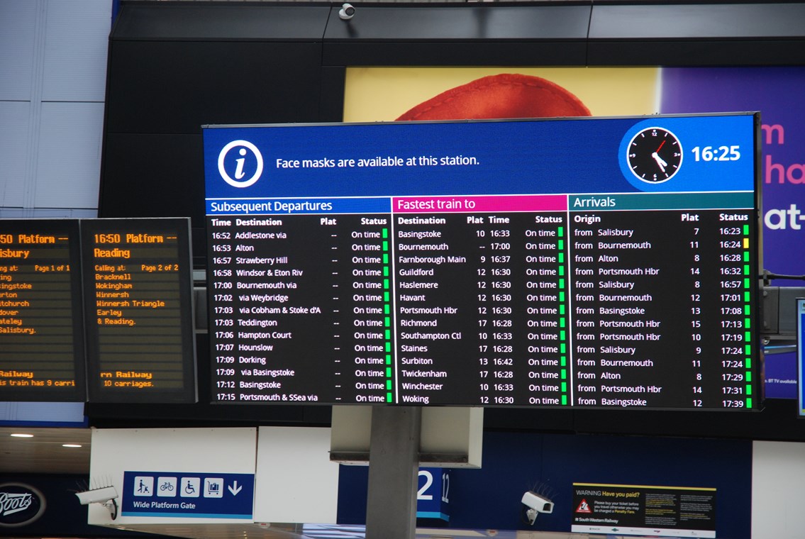 Ianvisits Waterloo Station Testing A New Style Trains Departure Screen T Co Ae5kbdxbx7 Network Rail Has Started A Trial Of Full Colour High Definition Customer Information Display At London Waterloo Station That S Designed To