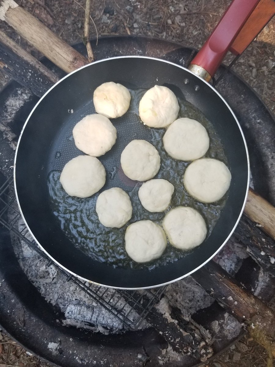 missy_dee_0021's tweet image. Frying Dumplings♡ #Camping2020
