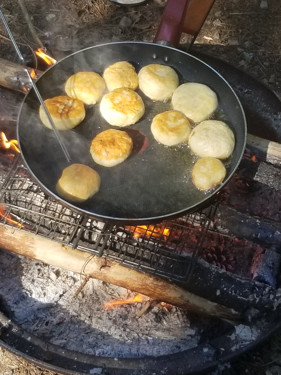 missy_dee_0021's tweet image. Frying Dumplings♡ #Camping2020