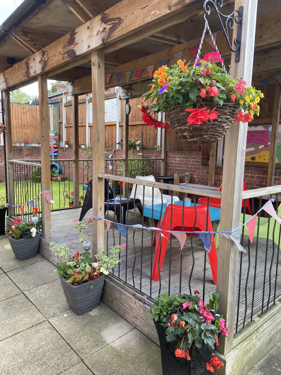 Bay6Project's tweet image. Day 128 in #lockdown and we entered the @SRRotary garden competition this month and we received our certificate this morning! Very proud of our amazing beautiful space, we are so lucky! #lovewhereyoulive #gardengoals @barnardos