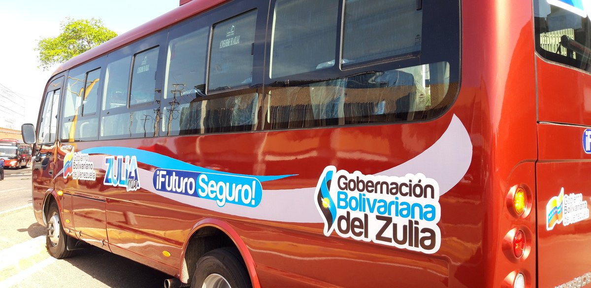 Omar_PrietoPSUV's tweet photo. De regreso al trabajo de calle para seguir llevando bienestar a las zulianas y zulianos. En breve, entregaremos 60 modernos autobuses para mejorar el transporte público con @MetroMaracaibo_ y Transzulia. 

Desde el mercado La Pulgas. Nada nos detiene!

#ParticipaYElige https://t.co/FGnCkSoPJF