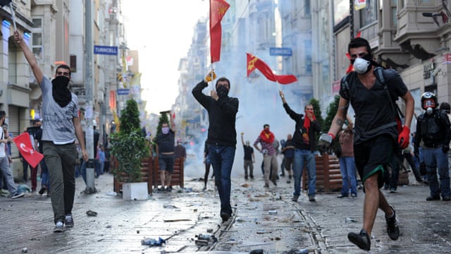 Un autre événement va pousser le régime d'Erdogan à réformer le football turc : les vagues de manifestations populaires entraînées par le projet de destruction du parc Taksim Gezi à Istanbul en 2013.