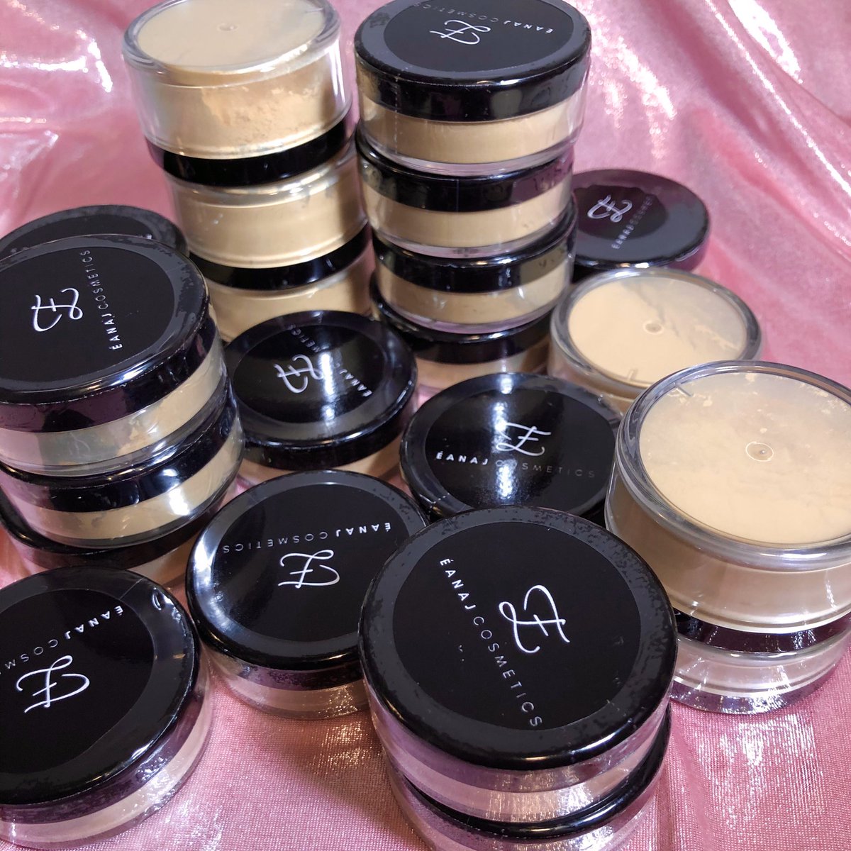 eanajessentials's tweet photo. SET &amp; PERFECT SETTING POWDER! Fine-milled, blendable, w/ minimum flashback! 
Tag A Friend 💗 #eanajcosmetics https://t.co/deeRo9dZ8O