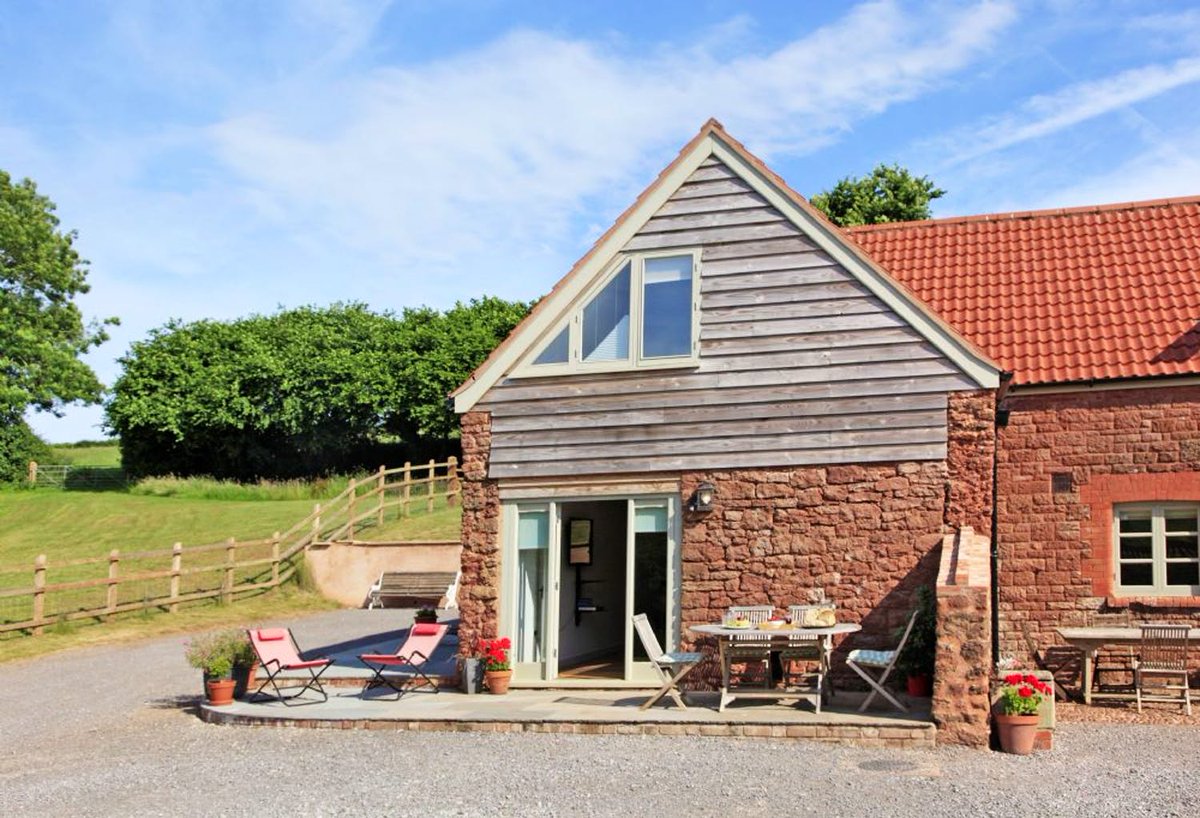 ShortbreaksHQ's tweet image. ⭐️ Property of The Day ⭐️
Meadow View Cottage has stunning views over the farm and is ideally situated for walking, mountain biking or riding on the Quantock Hills 👉🏼shortbreaks.com/properties/mea…