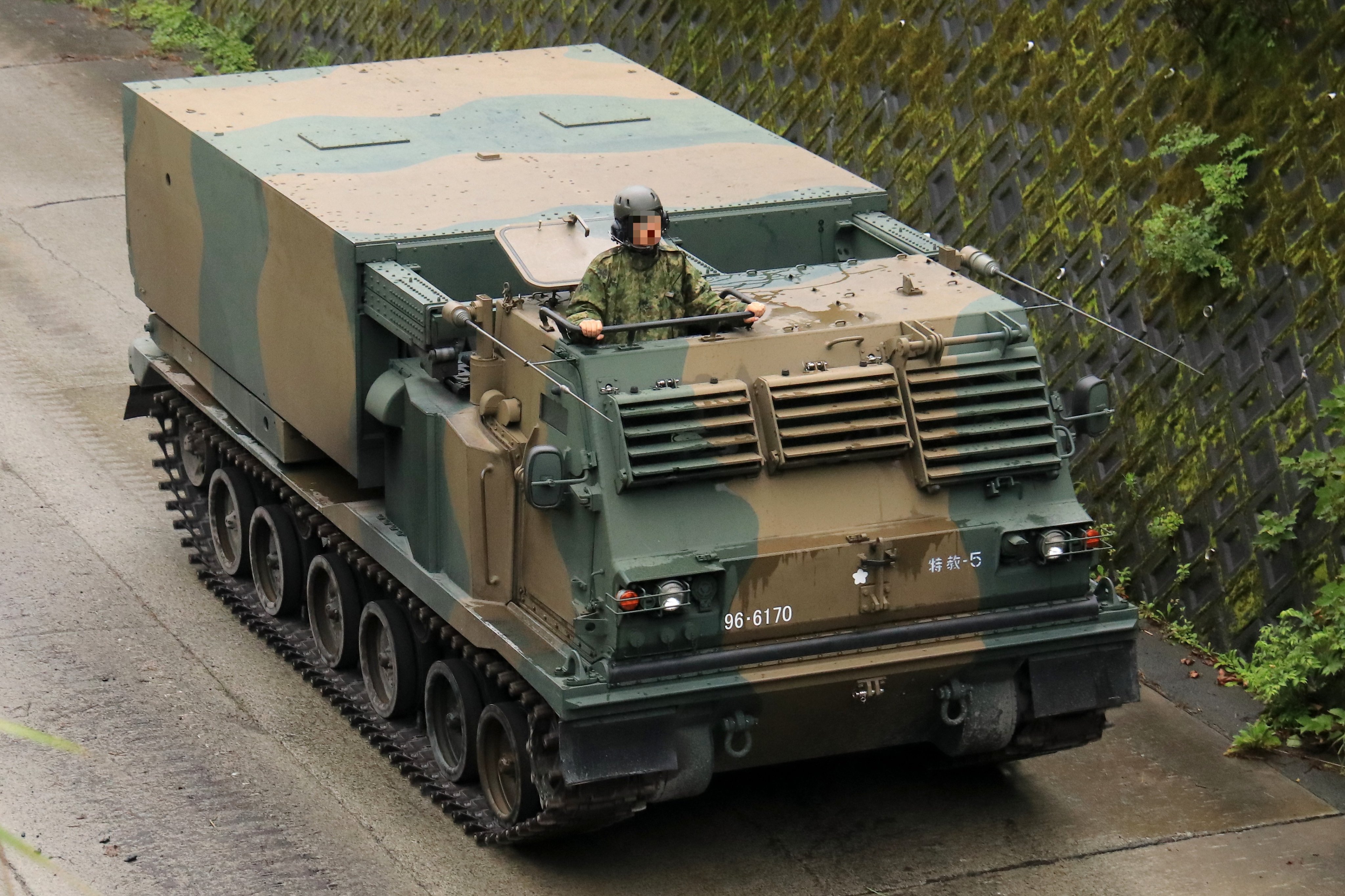 1/144 M270 MLRS 陸上自衛隊装備大全 第弐弾 コナミ（コナミ 1