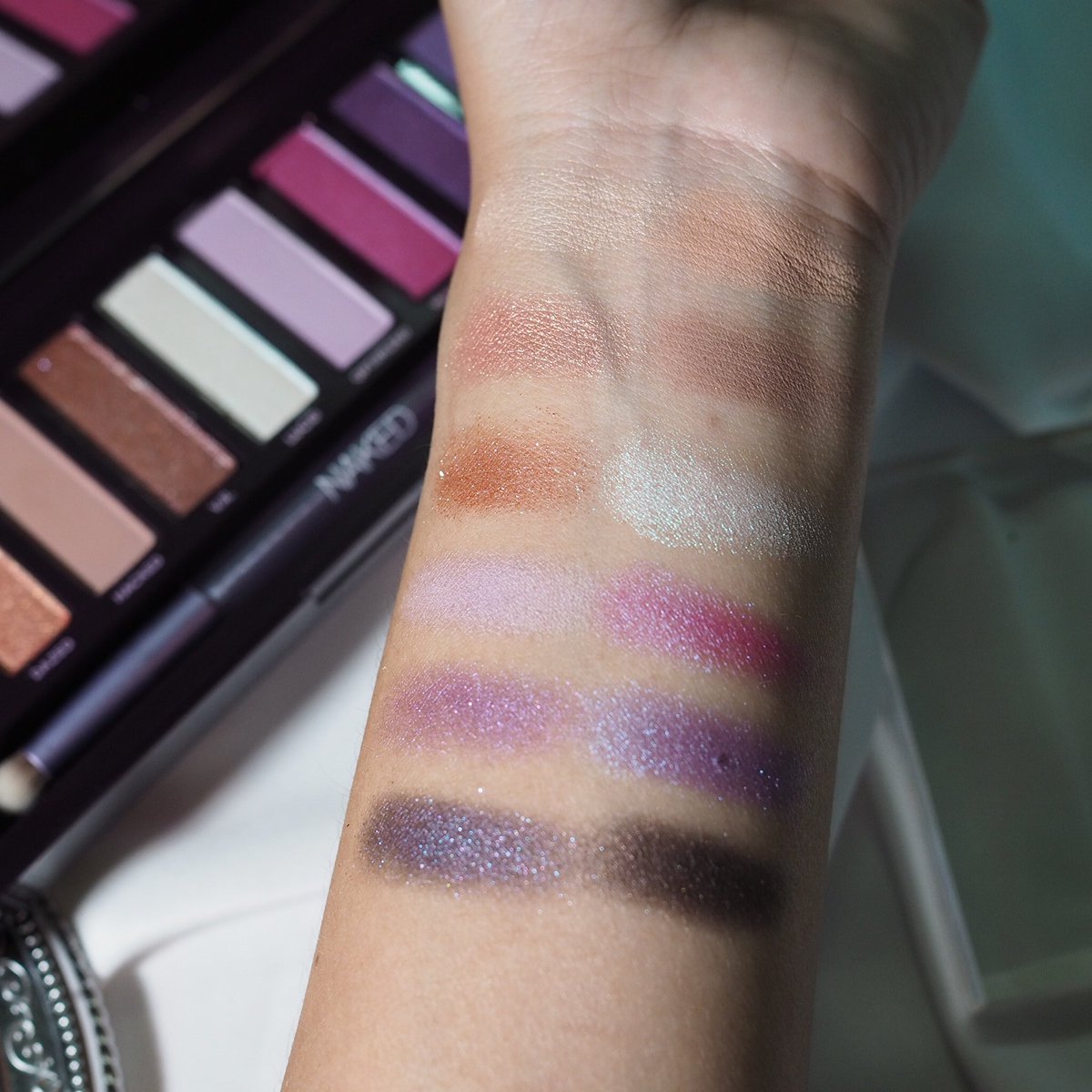 milddiary's tweet photo. Urban Decay Ultraviolet อายแชโดว์ตัวใหม่
ที่สีสันสนุกสนานมากๆ มายด์ที่ส่วนตัวชอบสีม่วง
คือเผนลมไปเลยมีทั้งสี everyday และ party ในพาเลตเดียว คุ้มมากก!
.
💜 ราคา 2,500 บาท
📍พิกัด : @thaisephora
.
#ม่วงพาสเทลใครใช้ก็น่ารัก
#urbandecayreviews
#prettydifferent #urbandecaythailand https://t.co/UTYw6X17MH