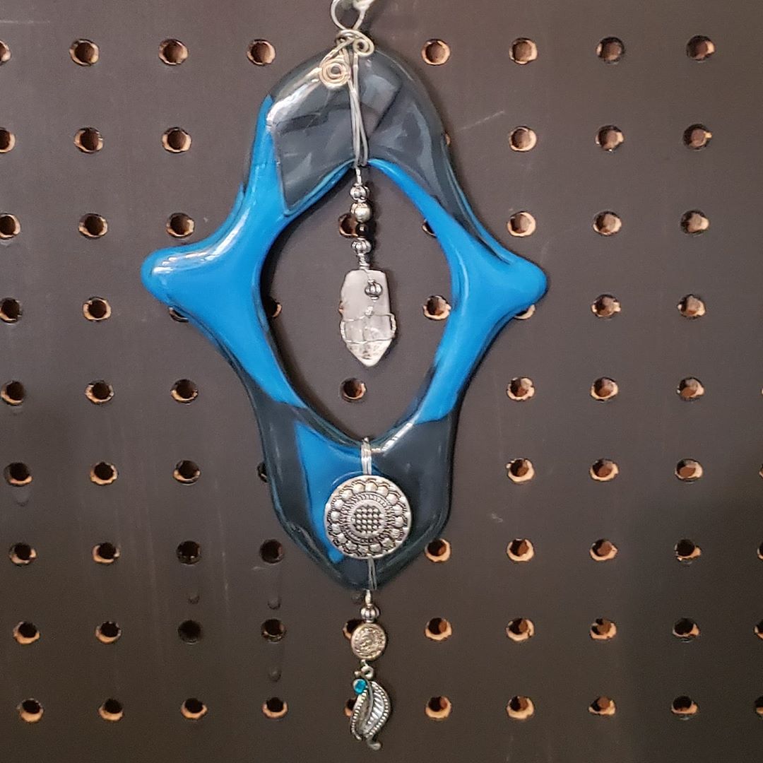 AzoniaShop's tweet image. We have some Hamsa glass art in the shop today. 😍😍😍😍

#azonia #azoniashop #shoplocal #glass #art #crystals