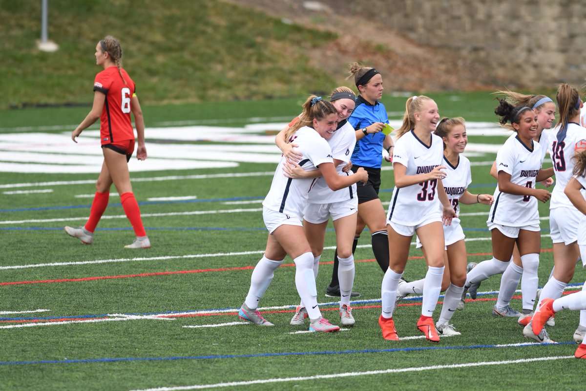 DuqWSoccer's tweet photo. Happy International Day of Friendship! #GoDukes https://t.co/A4CGjTUztr