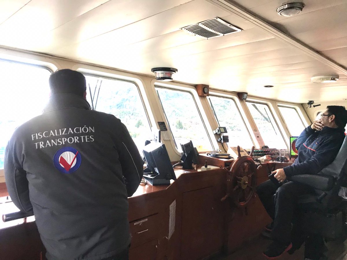 MTTAysen's tweet photo. ⛴️#AgendaMTT
En #PuertoChacabuco inspectores @Fisca_MTT realizan supervisión de operaciones de transporte subvencionado Ruta Cordillera en barcaza #Jacaf. Este servicio realiza conectividad marítima en el litoral norte de #Aysén
#Conectémonos https://t.co/7Q3PstYQXv
