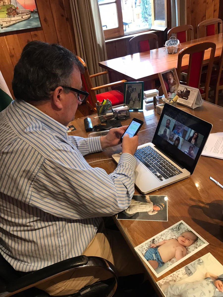 GennusoG's tweet photo. Junto al Secretario de Turismo, el Director Ejecutivo del #EMPROTUR y la Directora General de Comunicación, seguimos trabajando en la promoción de #Bariloche como destino, buscando también, formas para que los barilochenses, de a poco, volvamos a conectarnos lo que más queremos. https://t.co/U1RJ6aEkHX