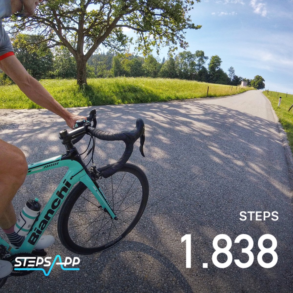 StepsAppTeam's tweet photo. We prefer walking or running, but sometimes cycling 🚲 is fun too. On these days the 10,000 steps are difficult to reach. 💥 #StepsApp #Bikeday #PedometerApp https://t.co/h0udEJCpiZ