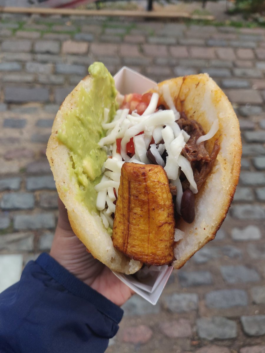 Arepas at Venezuelan Street Kitchen, Camden MarketThe deep-fried corn bread, stuffed with chicken/beef, fried plantain, cheese and topped with sauces. The dish has my heart since I ate it first at The Latin Mess in Bombay. The Bombay one still remains a favourite.